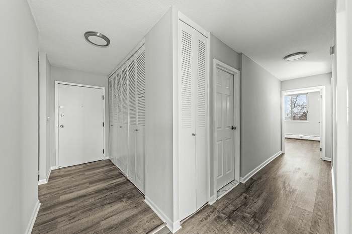 Entry Way - 2201 S Stewart Ave