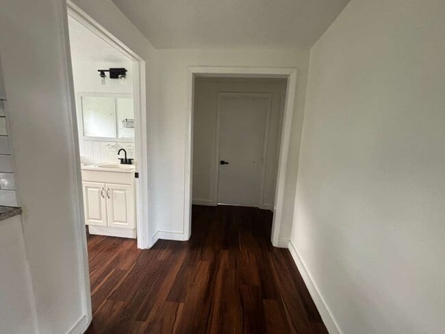 Building Photo - 615 Clearlake Rd