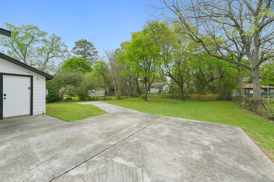 Large Back Yard - 5017 Boicewood St