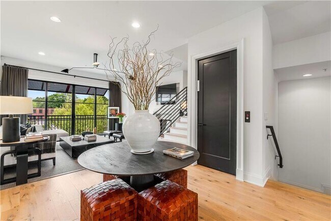 Building Photo - 661 Auburn Ave NE