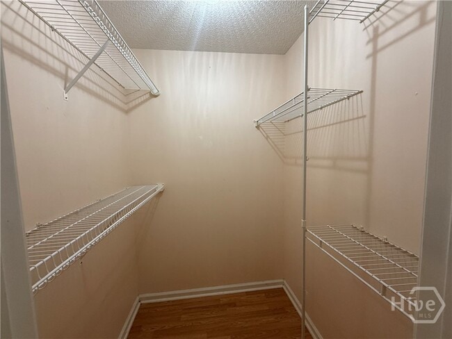 Building Photo - 211 Woodbury Ln