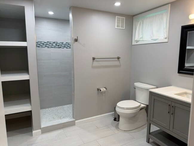 Building Photo - Lovely Renovated Rambler Close to METRO, Parks, Etc.