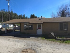 Building Photo - 2 Bed 1 Bath