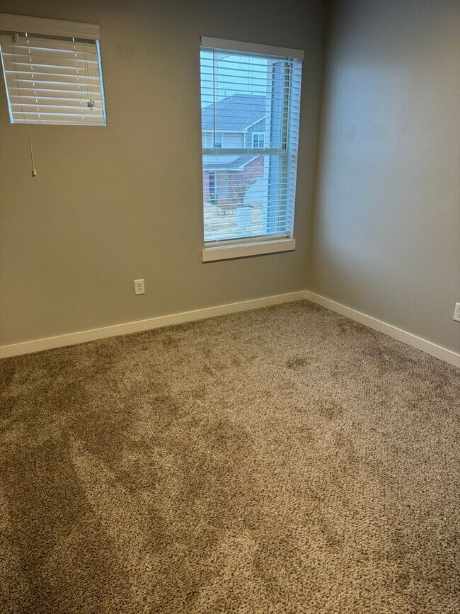 Building Photo - 1/2 off first month! 3 bedroom, 2.5 bathroom, 1 car garage