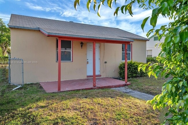 Primary Photo - 562 W 4th St