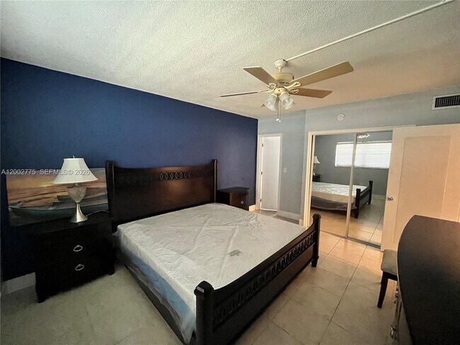 Building Photo - 2810 NE 201st Terrace