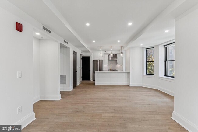 Building Photo - 135 S 19th St