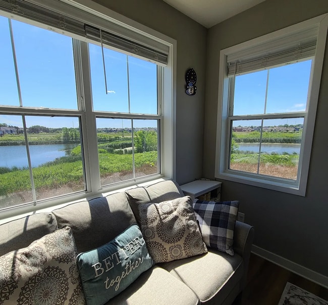 Building Photo - Beautiful 4bed 3.5bath End Unit Townhome With Walk-Out Basement!