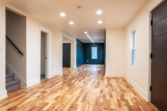 Building Photo - 3br/2bath Custom Remodeled Home Near Okemo