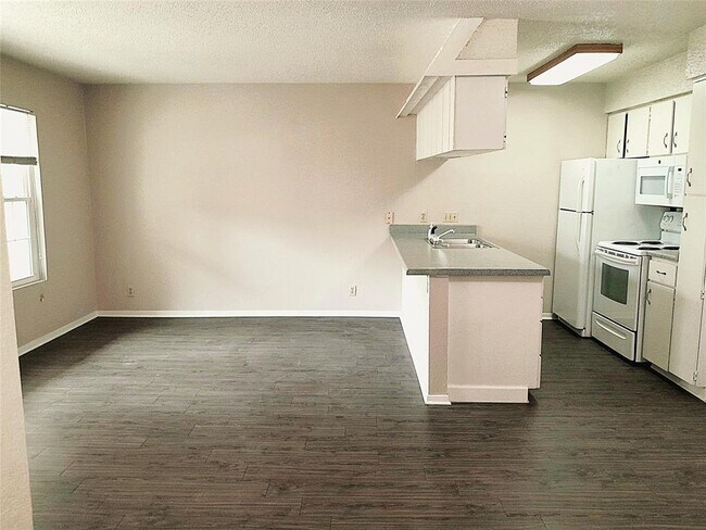Building Photo - 910 Duncan Ln