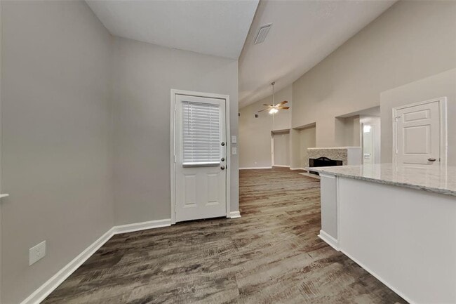 Building Photo - 20415 Drakewood Dr