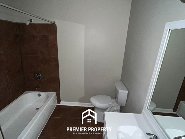 Building Photo - 4847 Daphne Rd