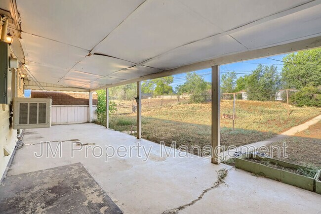 Building Photo - 1211 S Shoshone St