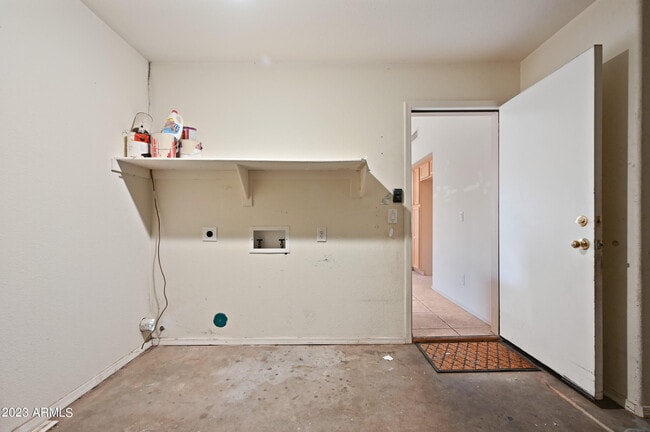 Building Photo - 9312 E Pampa Ave