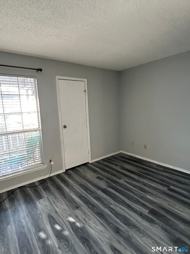 Building Photo - 82 Crown Knoll Ct