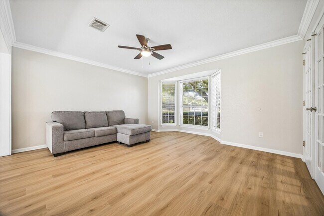 Building Photo - 9806 Gold Cup Way