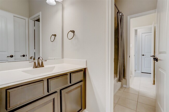 Building Photo - 624 Pedernales St