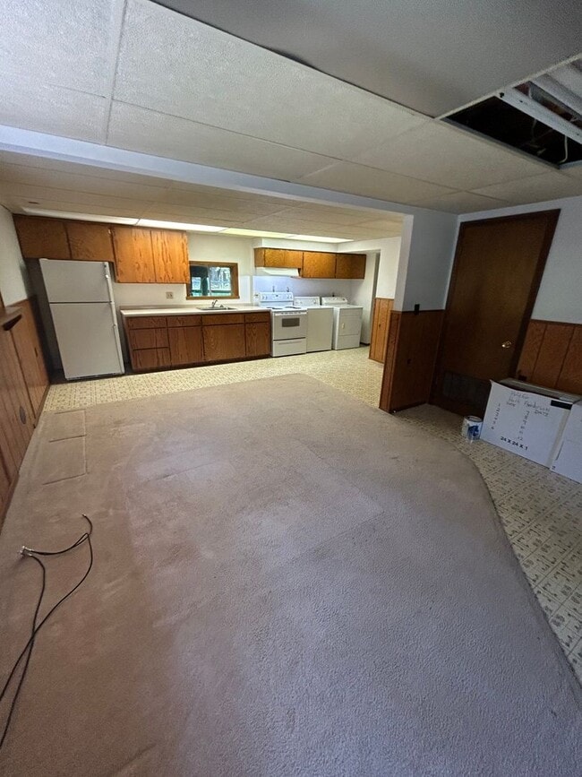 Building Photo - 1600 Lake Blaine Rd