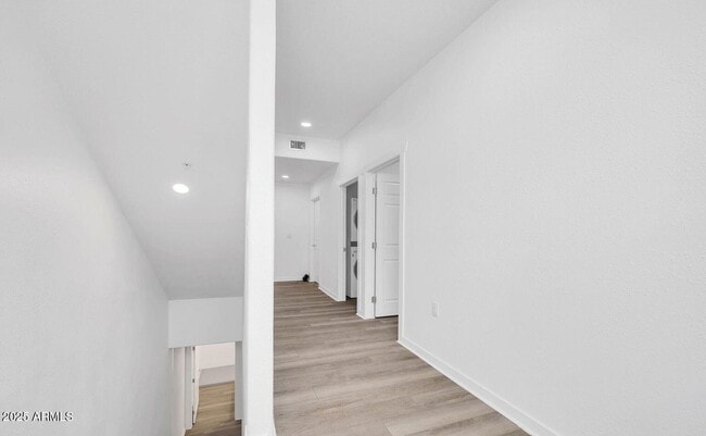 Building Photo - 832 S Farmer Ave