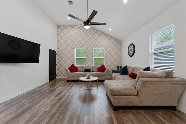 Building Photo - 4547 Newberry St