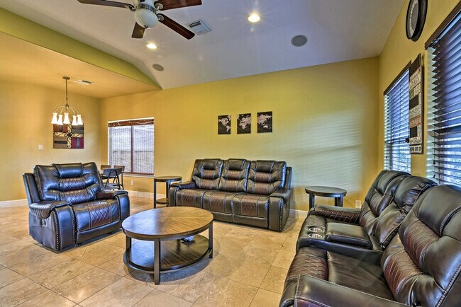 Building Photo - 2735 Broadway St