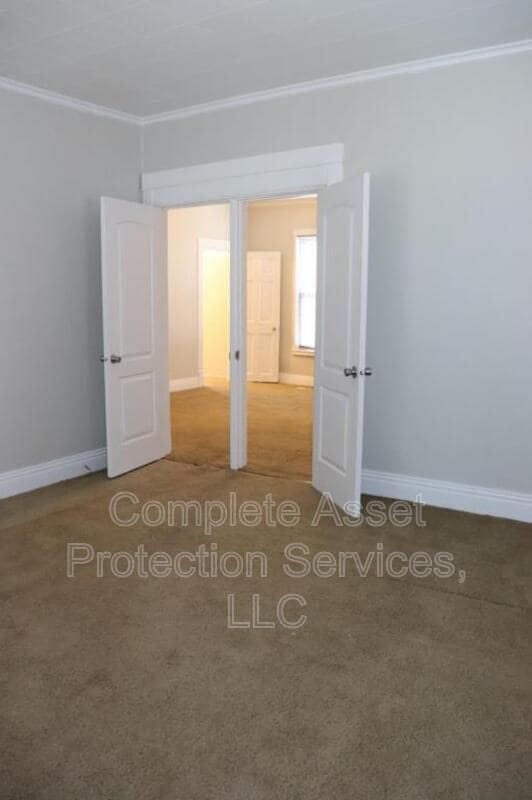 Building Photo - 808 W 11th St