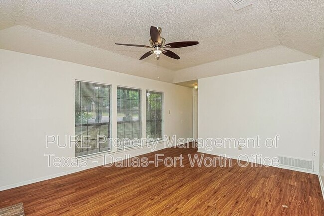 Building Photo - 7527 Windhaven Rd