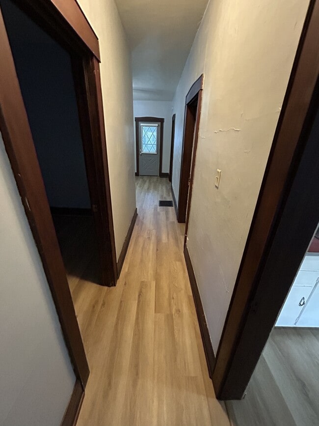 Building Photo - 406 S College Ave