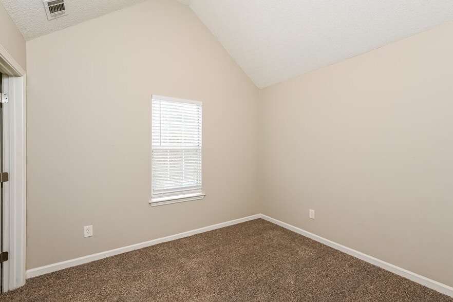 Building Photo - 3444 Sumter Pl