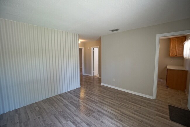 Building Photo - Charming 3/2 home in South Tampa
