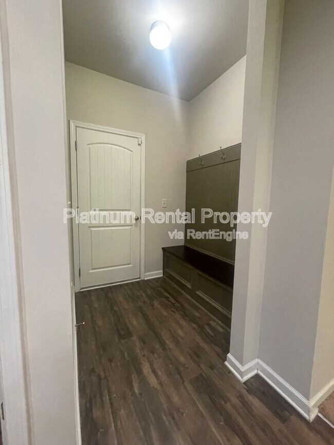 Building Photo - 7350 Silk Tree Pt