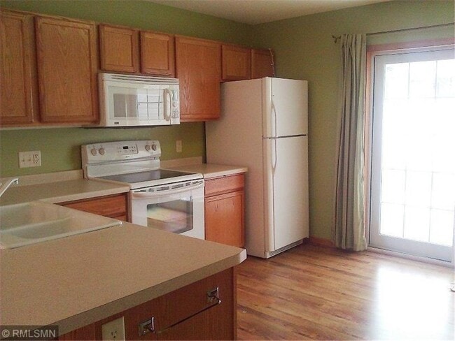 Building Photo - 1960 Pika Tr