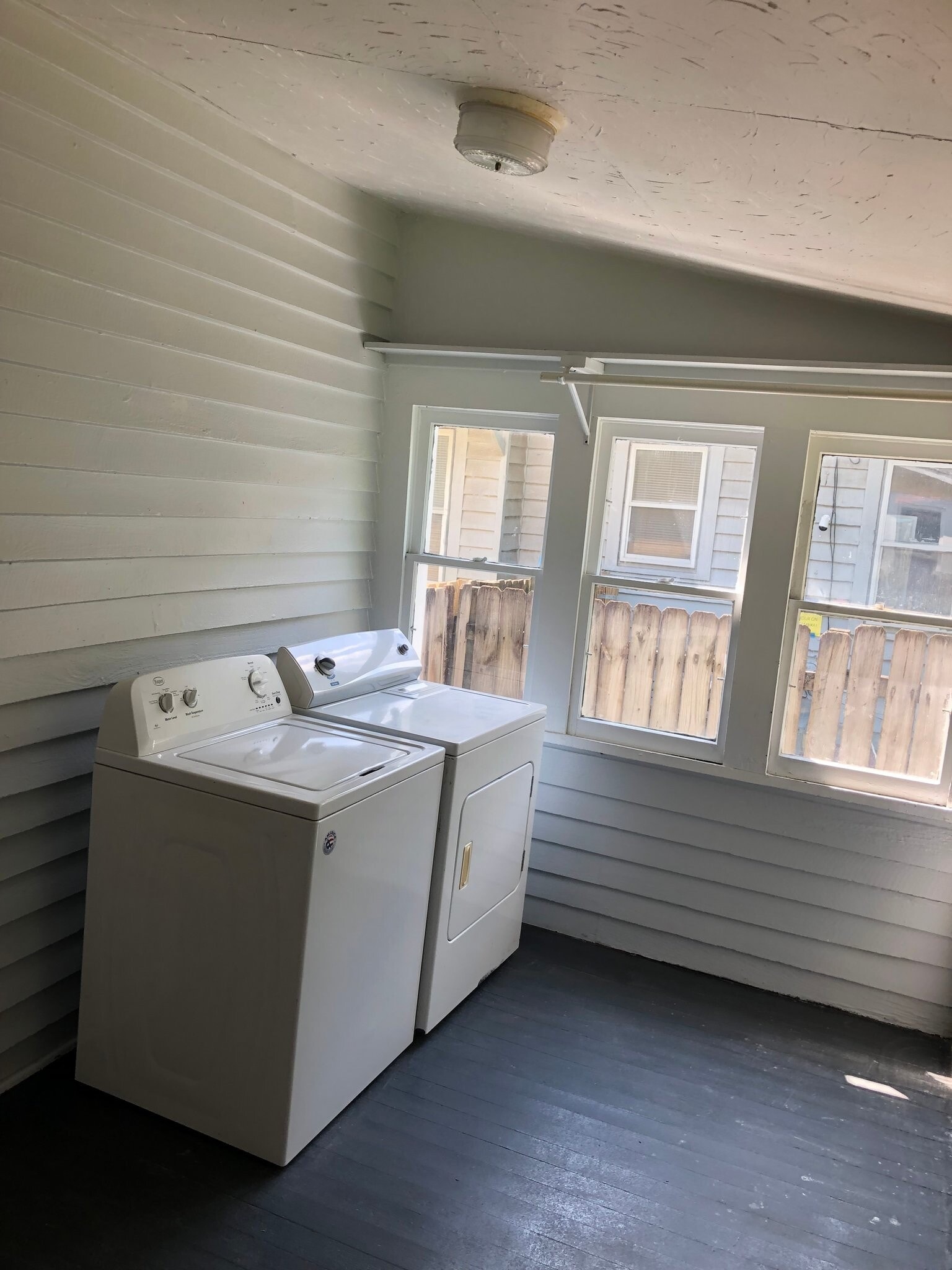 Building Photo - 1047 Fleece Pl