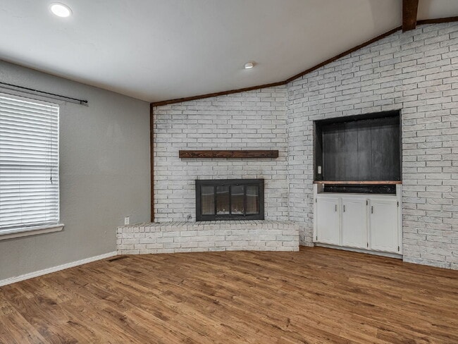 Building Photo - Updated 4-Bedroom Home with Spacious Layout & Modern Touches