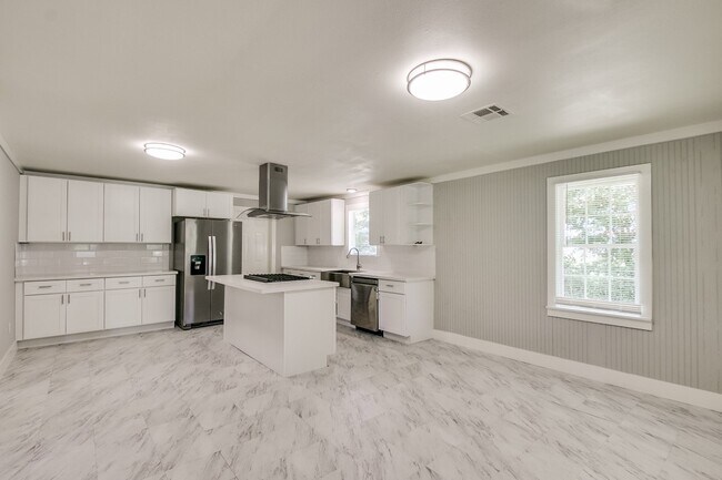 Building Photo - 3901 McKinney Dr