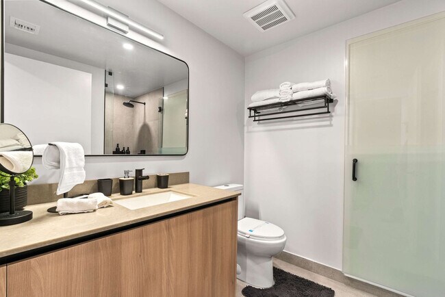 Building Photo - 121 NE 5th St