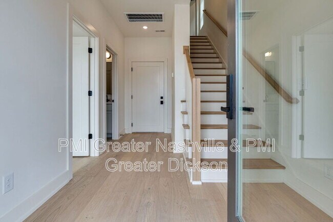 Building Photo - 537 Midnight Wy