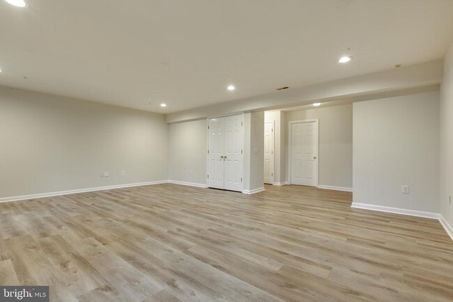 Building Photo - 8627 Trail View Dr