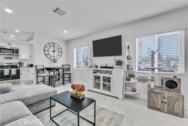 Building Photo - 12363 Loraine Ave