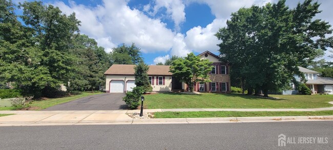 Building Photo - 35 Independence Ct