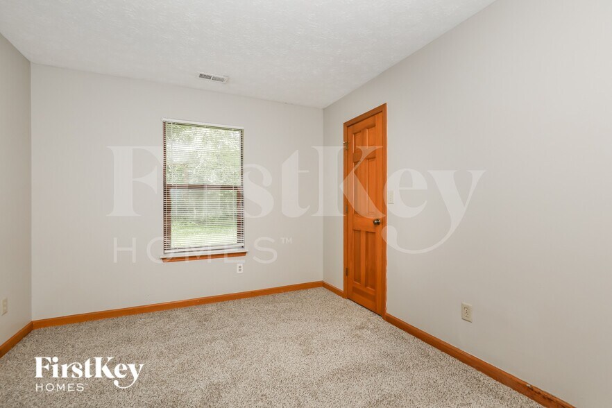 Building Photo - 6824 Oak Lake Dr