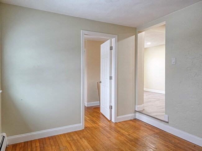 Building Photo - 49 Irving St