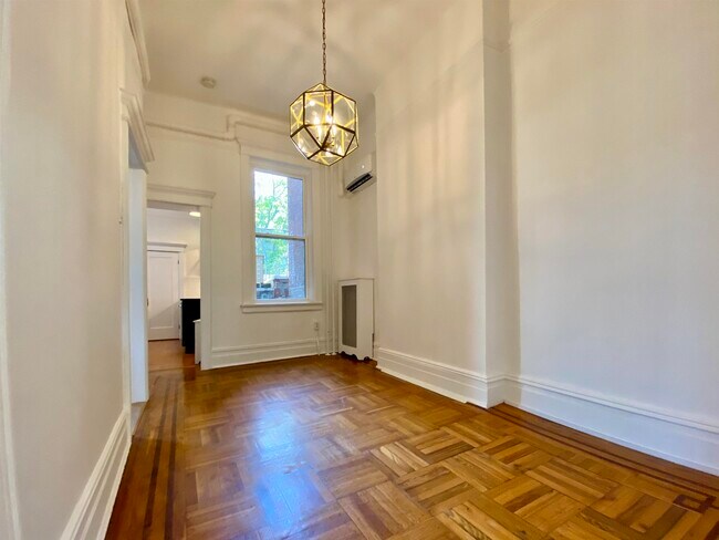Building Photo - 284 4th St