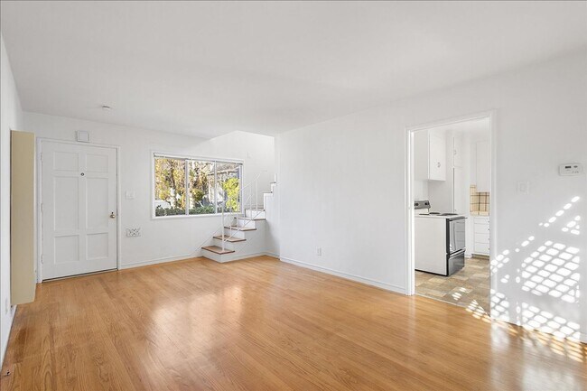 Building Photo - 3131 Fernside Blvd