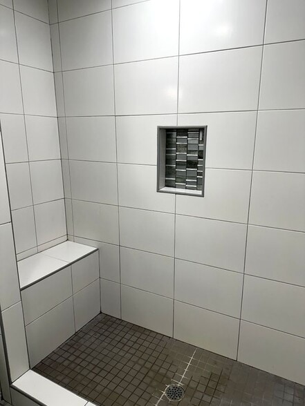 Building Photo - 325 Clemente Ave