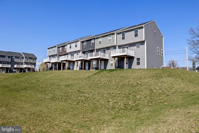 Building Photo - 92 Penstock Ln