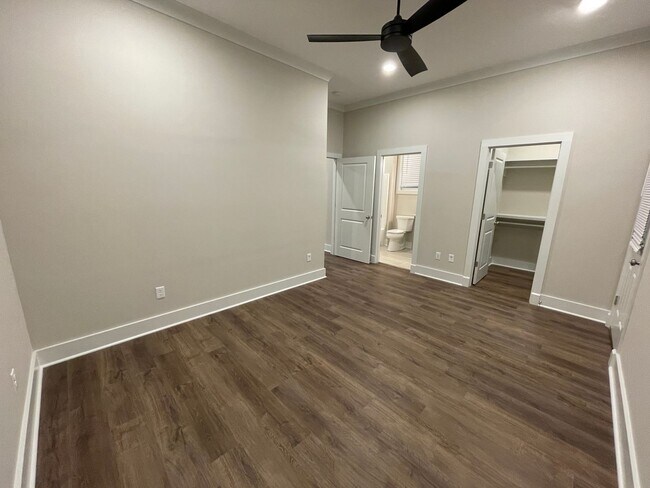 Building Photo - Savannah Square - 3BR/3BA For Rent