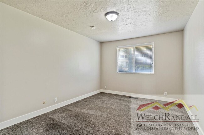 Building Photo - 2 Bedroom 1 Bath Ogden Duplex