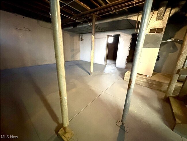 Building Photo - 607 Copley Rd