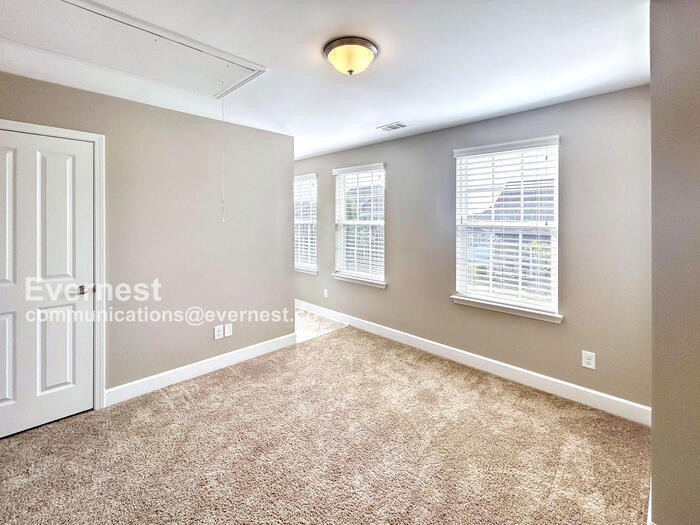 Building Photo - 744 Westcott Ln